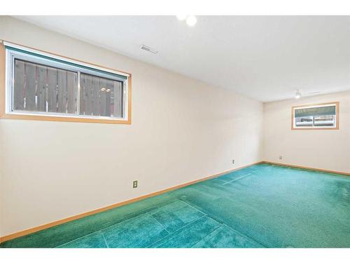 8636 47 Avenue Nw, Calgary, AB - Indoor Photo Showing Other Room