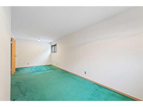 8636 47 Avenue Nw, Calgary, AB - Indoor Photo Showing Other Room