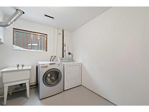 8636 47 Avenue Nw, Calgary, AB - Indoor Photo Showing Laundry Room