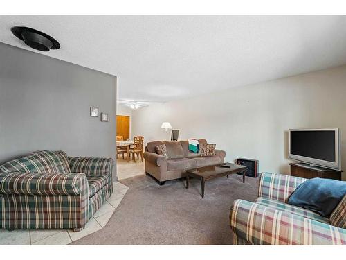 8636 47 Avenue Nw, Calgary, AB - Indoor Photo Showing Living Room