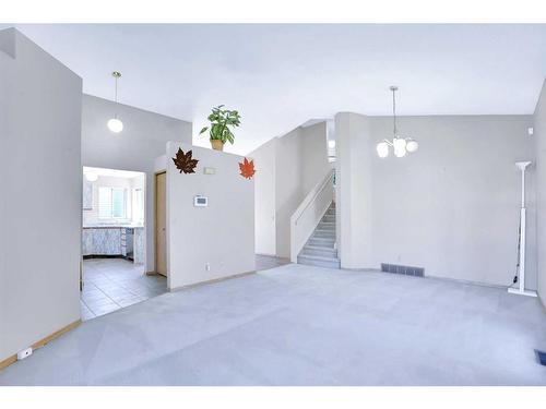 9029 21 Street Se, Calgary, AB - Indoor Photo Showing Other Room