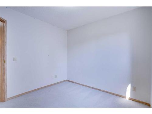 9029 21 Street Se, Calgary, AB - Indoor Photo Showing Other Room