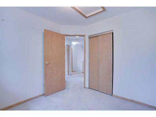 9029 21 Street Se, Calgary, AB - Indoor Photo Showing Other Room