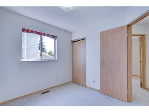 9029 21 Street Se, Calgary, AB - Indoor Photo Showing Other Room