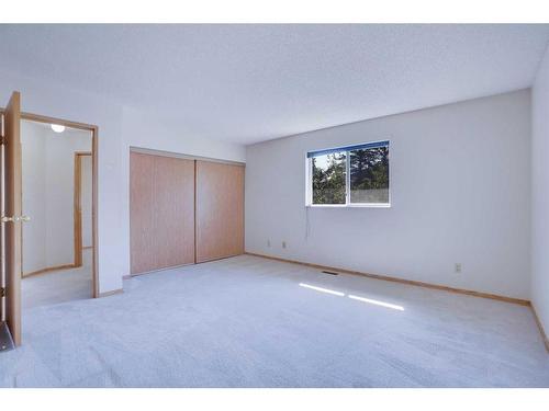 9029 21 Street Se, Calgary, AB - Indoor Photo Showing Other Room