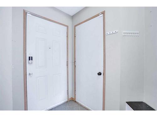 9029 21 Street Se, Calgary, AB - Indoor Photo Showing Other Room