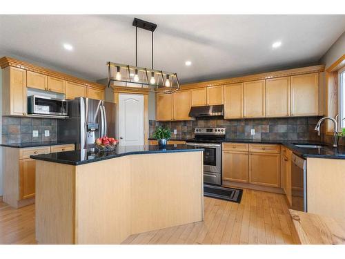 649 Hamptons Drive Nw, Calgary, AB - Indoor Photo Showing Kitchen