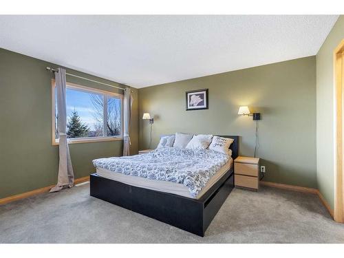 649 Hamptons Drive Nw, Calgary, AB - Indoor Photo Showing Bedroom