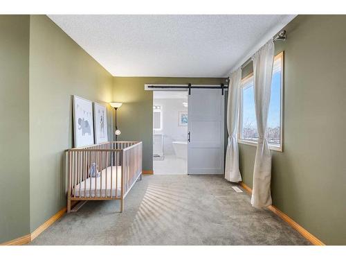 649 Hamptons Drive Nw, Calgary, AB - Indoor Photo Showing Other Room