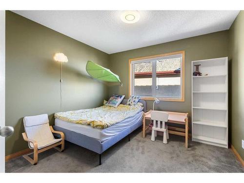 649 Hamptons Drive Nw, Calgary, AB - Indoor Photo Showing Bedroom