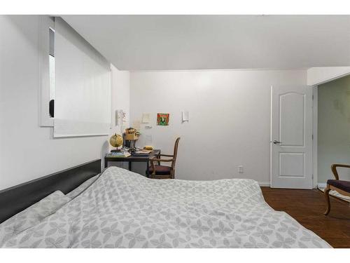 649 Hamptons Drive Nw, Calgary, AB - Indoor Photo Showing Bedroom