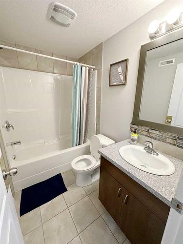 649 Hamptons Drive Nw, Calgary, AB - Indoor Photo Showing Bathroom