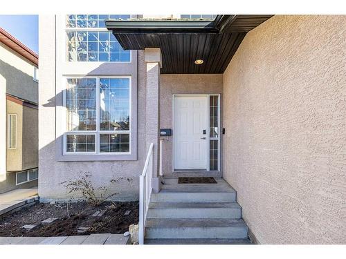 649 Hamptons Drive Nw, Calgary, AB - Outdoor