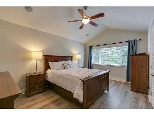 710 23 Avenue Nw, Calgary, AB - Indoor Photo Showing Bedroom