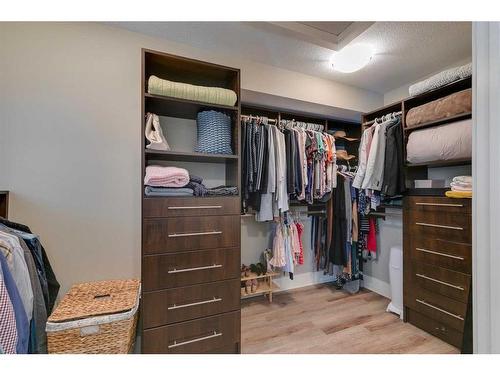 710 23 Avenue Nw, Calgary, AB - Indoor With Storage