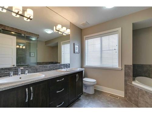 710 23 Avenue Nw, Calgary, AB - Indoor Photo Showing Bathroom