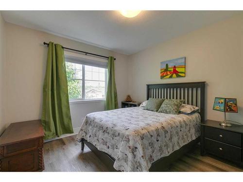 710 23 Avenue Nw, Calgary, AB - Indoor Photo Showing Bedroom