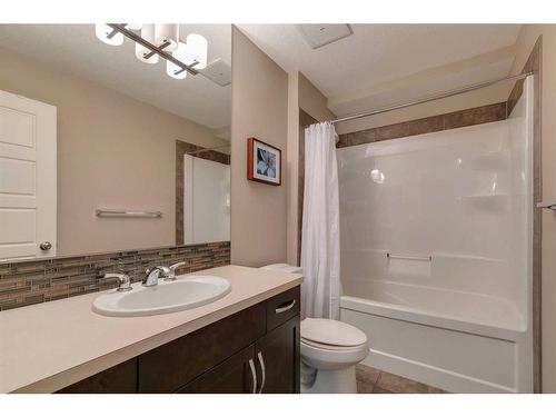 710 23 Avenue Nw, Calgary, AB - Indoor Photo Showing Bathroom