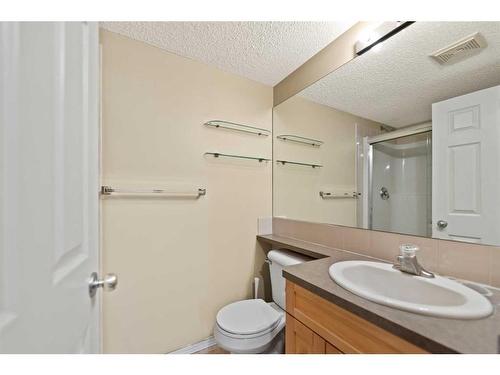 2107-70 Panamount Drive Nw, Calgary, AB - Indoor Photo Showing Bathroom