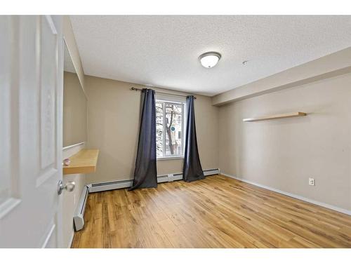 2107-70 Panamount Drive Nw, Calgary, AB - Indoor Photo Showing Other Room