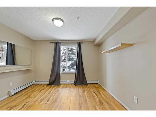 2107-70 Panamount Drive Nw, Calgary, AB - Indoor Photo Showing Other Room