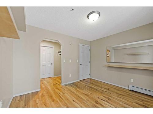 2107-70 Panamount Drive Nw, Calgary, AB - Indoor Photo Showing Other Room