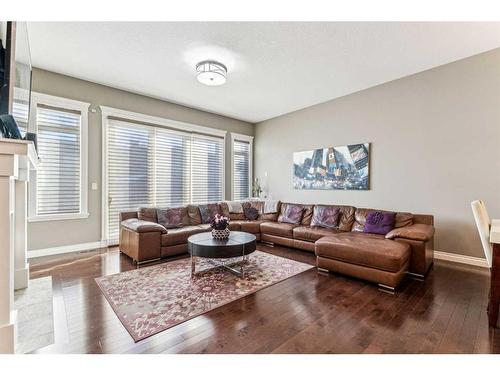 318 Mahogany Manor Se, Calgary, AB - Indoor Photo Showing Living Room