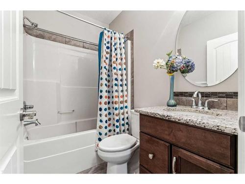 318 Mahogany Manor Se, Calgary, AB - Indoor Photo Showing Bathroom