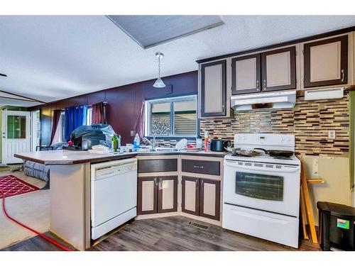 210 Erin Woods Circle Ne, Calgary, AB - Indoor Photo Showing Kitchen