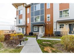 404 Harvest Grove NE Calgary, AB T3K 2P3