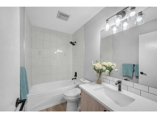 287 Templeside Circle Ne, Calgary, AB - Indoor Photo Showing Bathroom