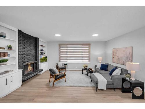 287 Templeside Circle Ne, Calgary, AB - Indoor Photo Showing Living Room With Fireplace