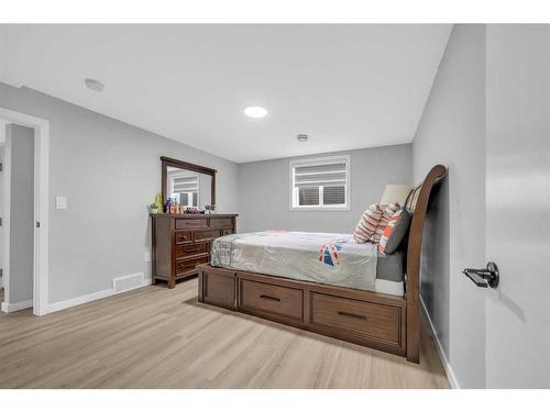 287 Templeside Circle Ne, Calgary, AB - Indoor Photo Showing Bedroom