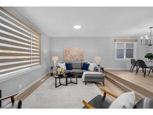 287 Templeside Circle Ne, Calgary, AB - Indoor Photo Showing Living Room