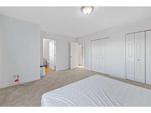 250 Covemeadow Crescent Ne, Calgary, AB - Indoor Photo Showing Bedroom