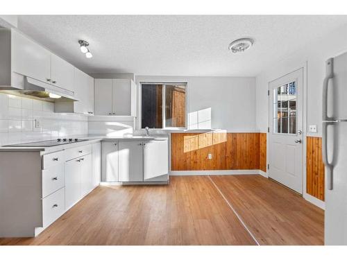 250 Covemeadow Crescent Ne, Calgary, AB - Indoor Photo Showing Kitchen