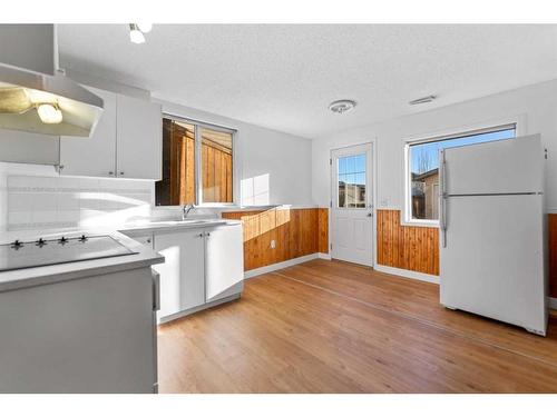 250 Covemeadow Crescent Ne, Calgary, AB - Indoor Photo Showing Kitchen