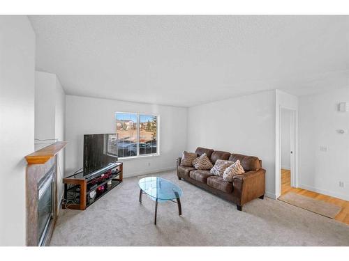 250 Covemeadow Crescent Ne, Calgary, AB - Indoor Photo Showing Living Room