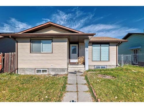 43 Castleridge Way Ne, Calgary, AB - Outdoor