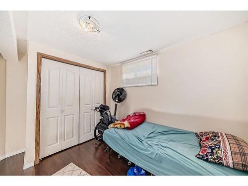 43 Castleridge Way Ne, Calgary, AB - Indoor Photo Showing Bedroom