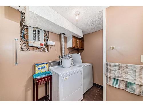 43 Castleridge Way Ne, Calgary, AB - Indoor Photo Showing Laundry Room