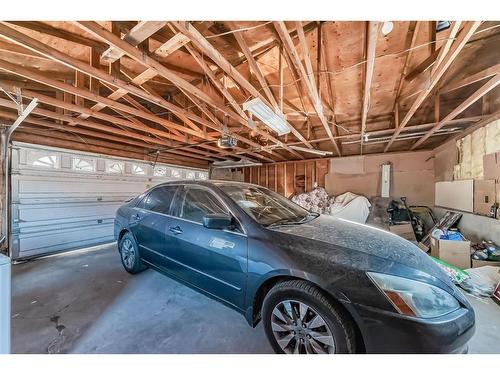 43 Castleridge Way Ne, Calgary, AB - Indoor Photo Showing Garage