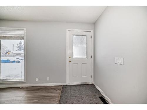 43 Castleridge Way Ne, Calgary, AB - Indoor Photo Showing Other Room