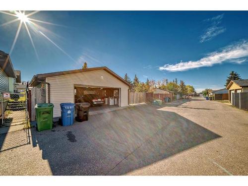 43 Castleridge Way Ne, Calgary, AB - Outdoor