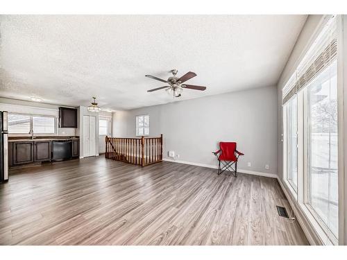 43 Castleridge Way Ne, Calgary, AB - Indoor Photo Showing Living Room