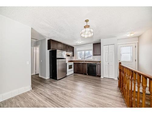 43 Castleridge Way Ne, Calgary, AB - Indoor Photo Showing Kitchen