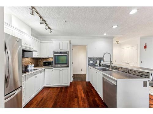 106-59 22 Avenue Sw, Calgary, AB - Indoor Photo Showing Kitchen