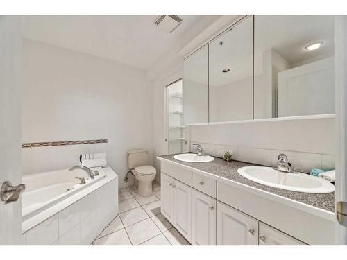 106-59 22 Avenue Sw, Calgary, AB - Indoor Photo Showing Bathroom