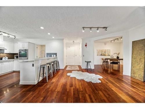 106-59 22 Avenue Sw, Calgary, AB - Indoor Photo Showing Kitchen