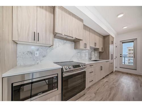 515-370 Dieppe Drive Sw, Calgary, AB - Indoor Photo Showing Kitchen